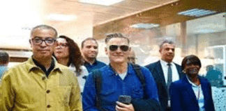 Arrivée de Bryan Adams à Tunis pour ses deux concerts au théâtre antique de Dougga