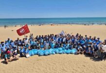 Collecte de près de 200 kg de déchets plastiques sur la plage de la Marsa