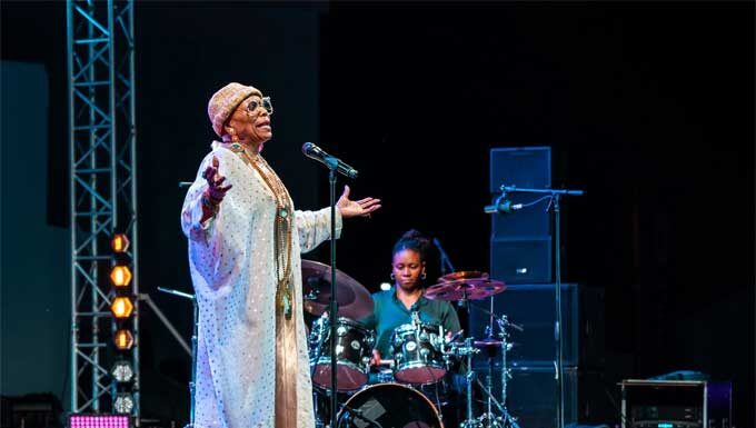 Tabarka Jazz Festival 2026 : Dee Dee Bridgewater illumine la scène aux côtés d’Omar El Ouaer