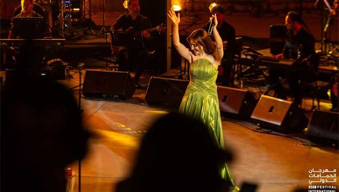 FIH 2026 : la chanteuse libanaise Yara séduit le public avec ses plus grands succès