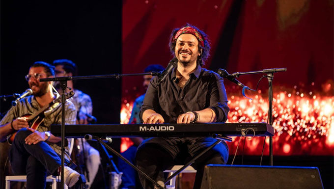 Festival de Boukornine 2026 : Hamza Bouchnek séduit le public avec son spectacle « Orchestra »