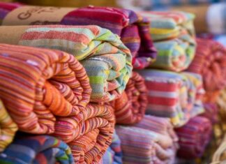 Artisanat : neuf lauréats primés aux concours nationaux de tissage et de création artisanale