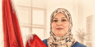 Amel Hamdi – fondatrice de Quatre A Energy : « Pour moi, l’énergie solaire doit être accessible, fiable et intelligible pour tous les Tunisiens » Portrait au crayon d’une femme tunisienne portant un hijab fleuri et tenant le drapeau national tunisien, sur fond ivoire.
