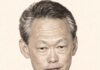 HISTOIRE ÉCO — Lee Kuan Yew, l’homme qui a façonné le modèle singapourien Portrait de Lee Kuan Yew au crayon graphite sur fond ivoire, en smoking et nœud papillon