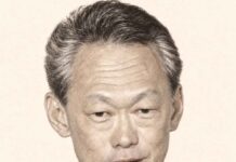 HISTOIRE ÉCO — Lee Kuan Yew, l’homme qui a façonné le modèle singapourien Portrait de Lee Kuan Yew au crayon graphite sur fond ivoire, en smoking et nœud papillon